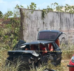 Uma colisão envolvendo dois veículos foi registrada na manhã desta sexta-feira (24) na Avenida Atlântica, no bairro Araçagy, em São José de Ribamar.