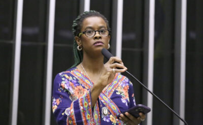 Câmara aprova pagamento de piso salarial dos professores para contratos temporários
