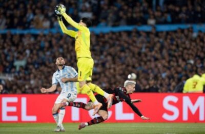 Rossi brilha, Flamengo segura o Racing e vai à final da Libertadores pela quinta vez