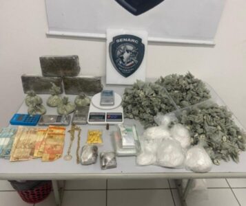 Polícia Civil prende três pessoas e apreende grande quantidade de drogas no bairro Liberdade