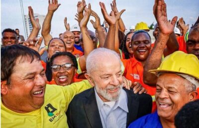 Lula comemora aprovação de projeto que isenta IR para milhões de brasileiros