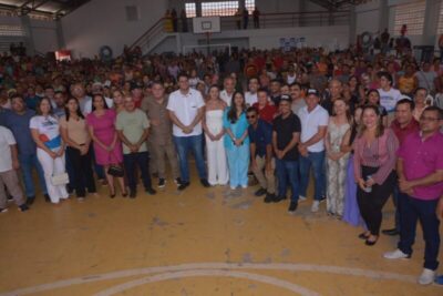 Tratorzão, Orleans Brandão e Júnior Viana inauguram Escola Militar, entregam Cartão do Maranhão Livre da Fome e assinam Ordens de Serviços em São Domingos do Maranhão