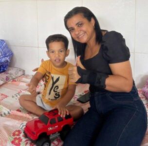 Secretária de Saúde Márcia Silveira leva alegria e esperança às crianças internadas no Hospital São Domingos