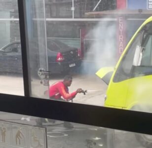 Bombeiros combatem princípio de incêndio em ônibus na região central de São Luís