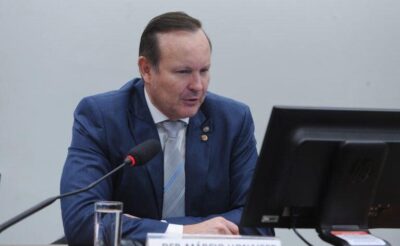 Deputado Márcio Honaiser garante aprovação de relatório que beneficia entregadores de bicicleta com prioridade na CNH Social
