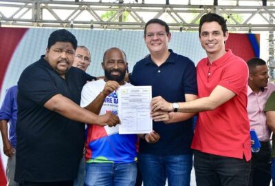 Secretário Vinícius Ferro entrega cartões do programa ‘Maranhão Livre da Fome’ e anuncia obras em Peri Mirim