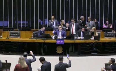 Câmara aprova urgência para seis propostas; acompanhe