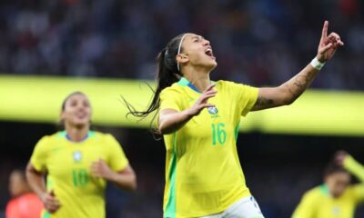 Com uma a menos, Brasil vence a Inglaterra por 2 a 1 em amistoso