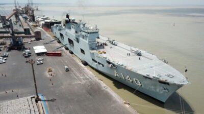 Visita ao maior navio de guerra da América Latina atrai público diverso ao Porto do Itaqui