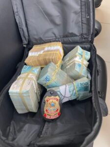 URGENTE! PF apreende mala com R$ 400 mil em esquema ligado a deputada e estadual ao Governo Brandão