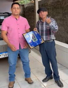 Vereador Raniel Xavier Recebe a Folha do trabalho