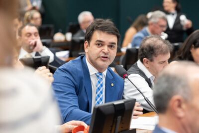Em resposta à GOL, Rubens Jr. propõe fim da cobrança de bagagem de mão em voos