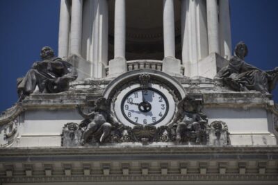 Governo federal atualiza regras que excluem necessidade de servidor ‘bater ponto’