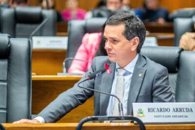 Ricardo Arruda enumera ações históricas do governador Brandão para as mulheres ao contrapor acusação da oposição