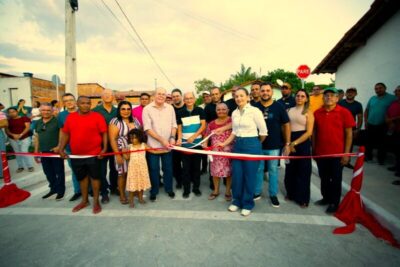 Bairro Santo Antonio é pavimentado pela prefeita Thamara com recursos de emenda do deputado Hildo Rocha