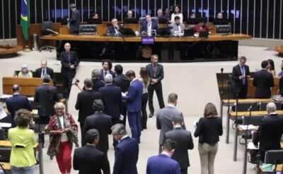 Câmara aprova regime de urgência para oito projetos de lei