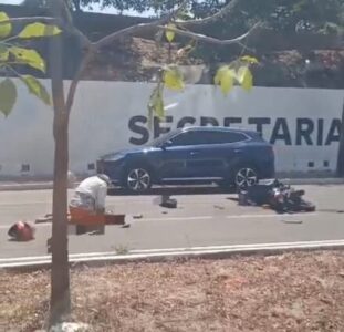 Garoto de nove anos morre atropelado após colisão entre moto e caminhão em São Luís