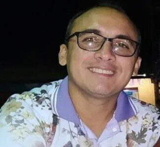 Professor Cipriano Assunção homenageia professores por meio de cordel