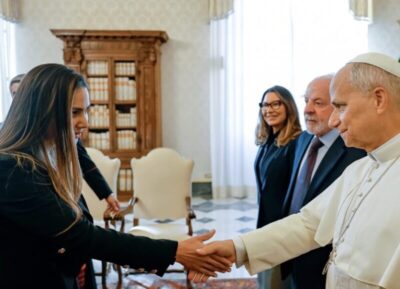 Senadora maranhense é abençoada pelo Papa Leão XIV