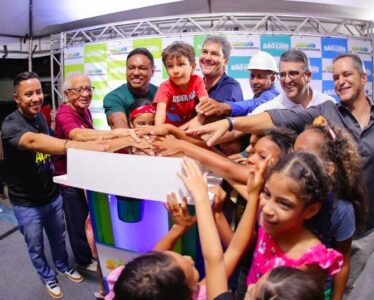 Penha comemora reforma da quadra e da praça do Parque dos Sabiás