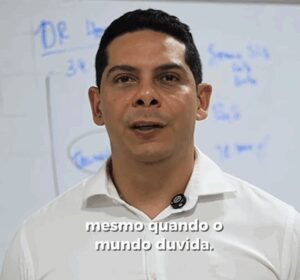 Homenagem de Paulo Marinho Jr. a professores revive passado de salários não pagos