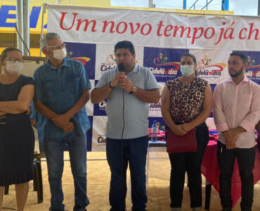 Prefeito Fernando Teixeira entrega 205 óculos do Programa Visão para Todos, em Cidelândia.