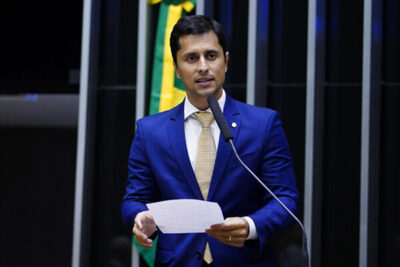 Duarte lidera aprovação da PEC que garante direitos aos professores