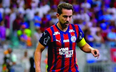 Jogador Everton Ribeiro, ex-jogador do Flamengo, revela diagnóstico de câncer, passa por cirurgia e agradece apoio dos fãs