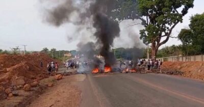 Moradores bloqueiam rodovia federal por segurança na BR