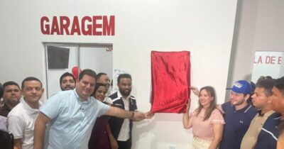 Prefeito Edilson ao lado do Deputado Segundo e da Deputada Detinha e de vereadores, secretários e do povo entrega a Base da SAMU e três ambulâncias