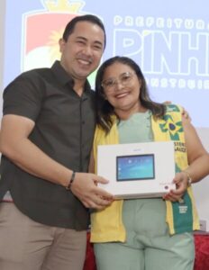 Pinheiro – Prefeito André da RalpNet homenageia Agentes Comunitários de Saúde com entrega de tablets – John Cutrim