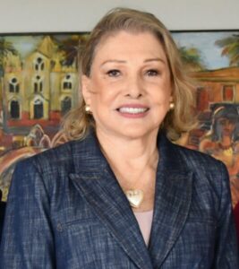 Escritora Ceres Costa Fernandes lança quatro livros no Convento das Mercês nesta quinta
