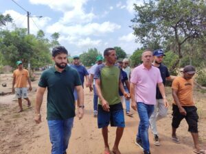 O pré-candidato a Deputado Estadual MARCOS JÚNIOR acompanhou o evento de entrega de casa ao lado do líder político HÉLCIO DA CLINICA em Alto Alegre do Maranhão e emociona ao transformar a vida de família carente