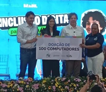 Timon recebe 100 computadores após articulação do deputado Leandro Bello com o Ministério das Comunicações