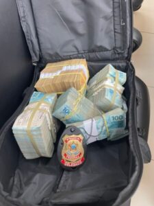 Lavagem de dinheiro: Polícia Federal prende três pessoas após saque em espécie de R$ 500 mil