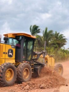 Prefeitura de Pinheiro intensifica recuperação de estradas vicinais com frentes de trabalho em diversas regiões