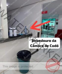 VERGONHA: Câmara Municipal de Codó armazena água em dois litros de refrigerantes e não disponibiliza de bebedouro para a população