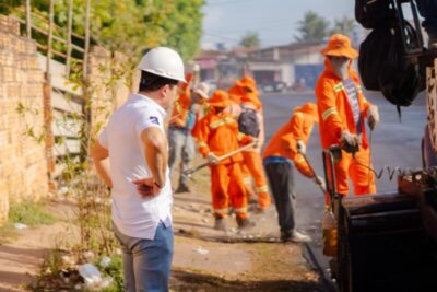 Prefeito André da RalpNet acompanha obras de pavimentação asfáltica em Pinheiro