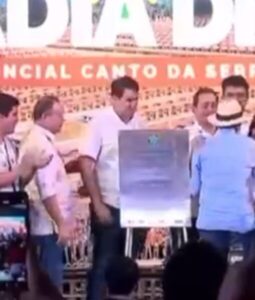 Video: imagem do dia , Brandão empurra o sobrinho em cima de Lula