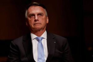 Defesa de Bolsonaro denuncia cerceamento e pede revisão de pena no STF