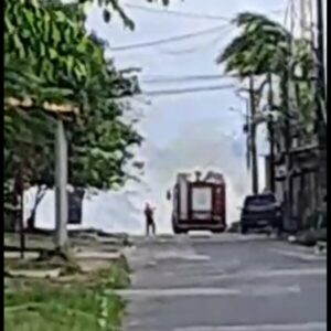 Bombeiros combatem incêndio na avenida 10 do Maiobão