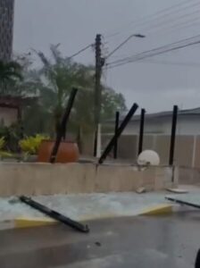 Em apenas 15 minutos, ventos de 20 km/h provocam destruição em bairros de Imperatriz