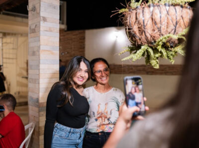 Pré-candidata a estadual, Bruna Pessoa é recebida com festa em Jatobá