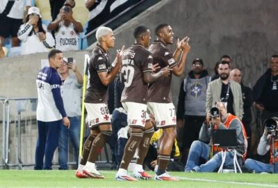 Vasco vence clássico contra o Fluminense e sobe para oitava posição