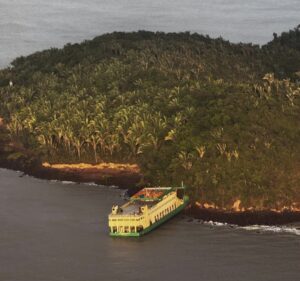 IMAGEM DO DIA: Ferryboat encalha durante travessia entre São Luís e Cujupe