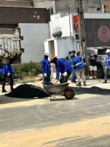 Caema volta à Avenida da Paz e faz “remendo porco” em via recém-pavimentada