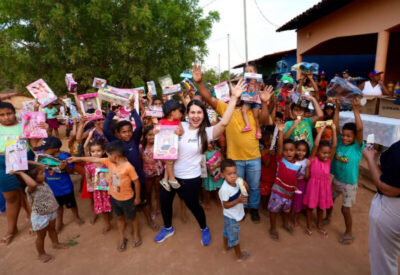 Bruna Pessoa celebra o Dia das Crianças com distribuição de brinquedos no povoado Axixá, em Jatobá