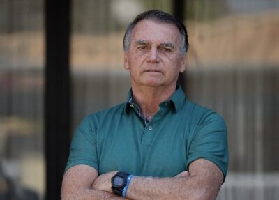 Bolsonaro pede autorização para receber atendimento médico em casa após nova crise de soluços