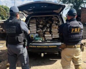PRF e PM-MA apreendem 147 kg de maconha em caminhão guincho na BR-222, em Santa Quitéria