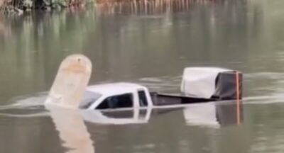 Carro com paredão perde o controle e cai dentro do Rio Mearim em Barra do Corda